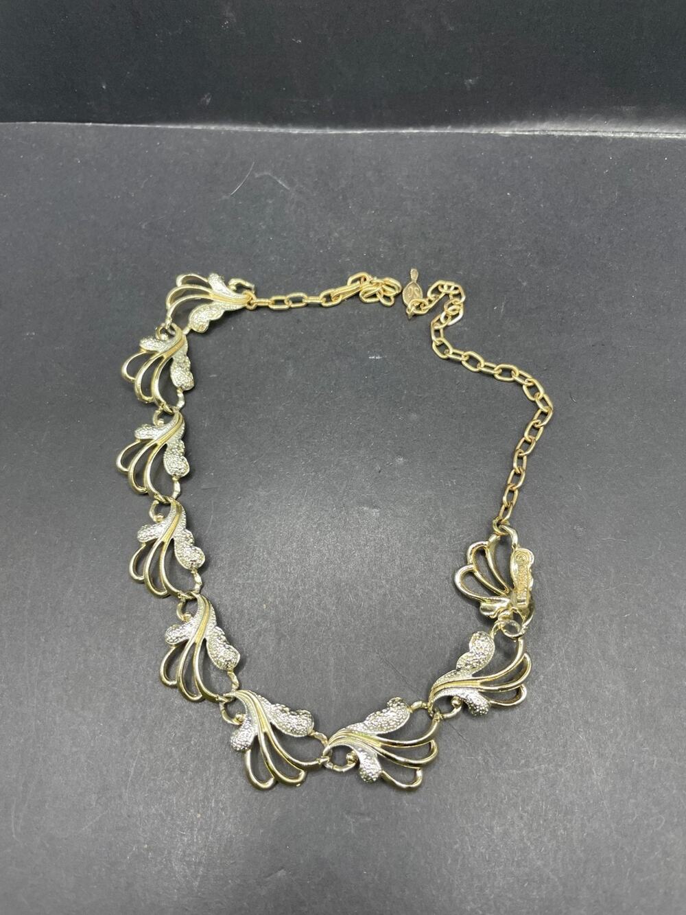 Vintage Signed Sarah Coventry Necklace Frosted Feathers Textured Gold Tone